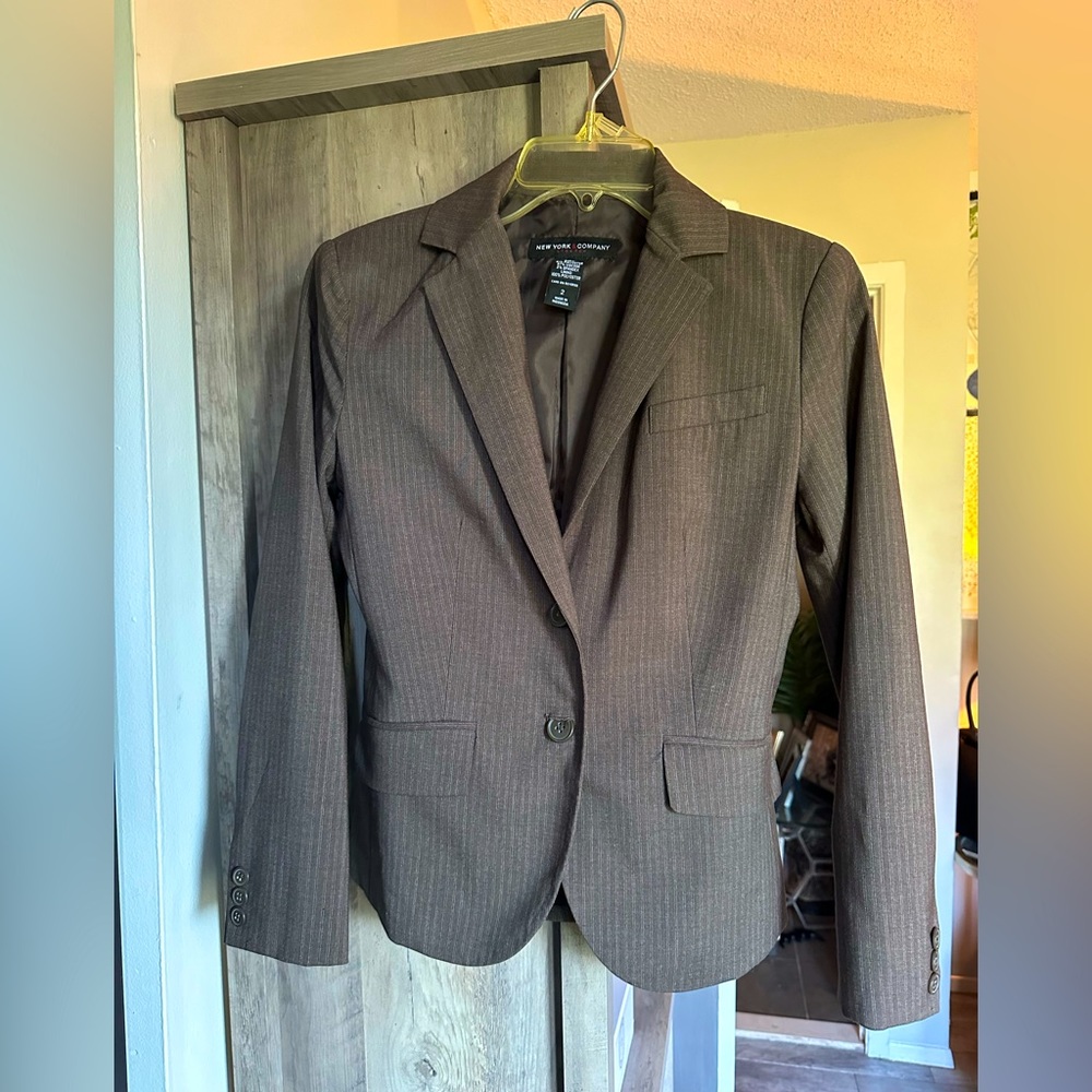 Beautiful brown suit jacket for ladies in size 2